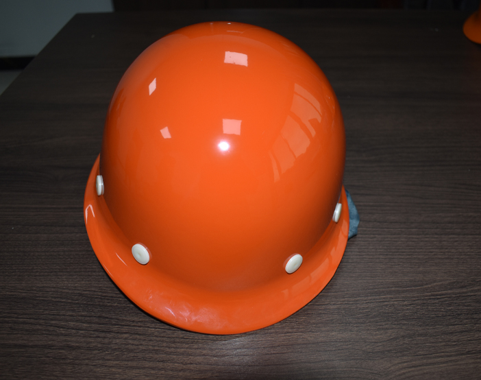 安全帽廠家解說勞保用品在不同的職業(yè)有不同的要求。